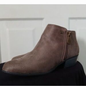 Daisy Fuentes Brown Heeled Boots